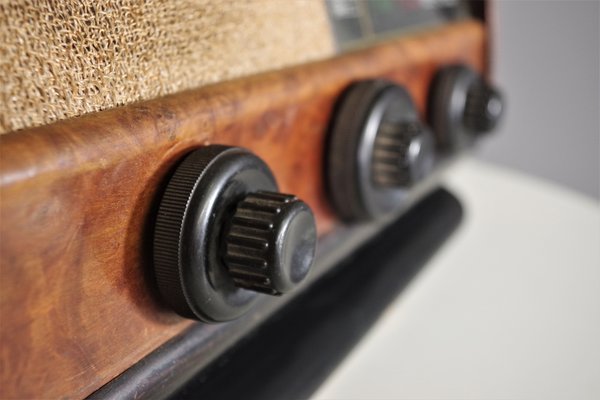 Minerva 425 Walnut Burl Radio, 1941-KNM-1374874