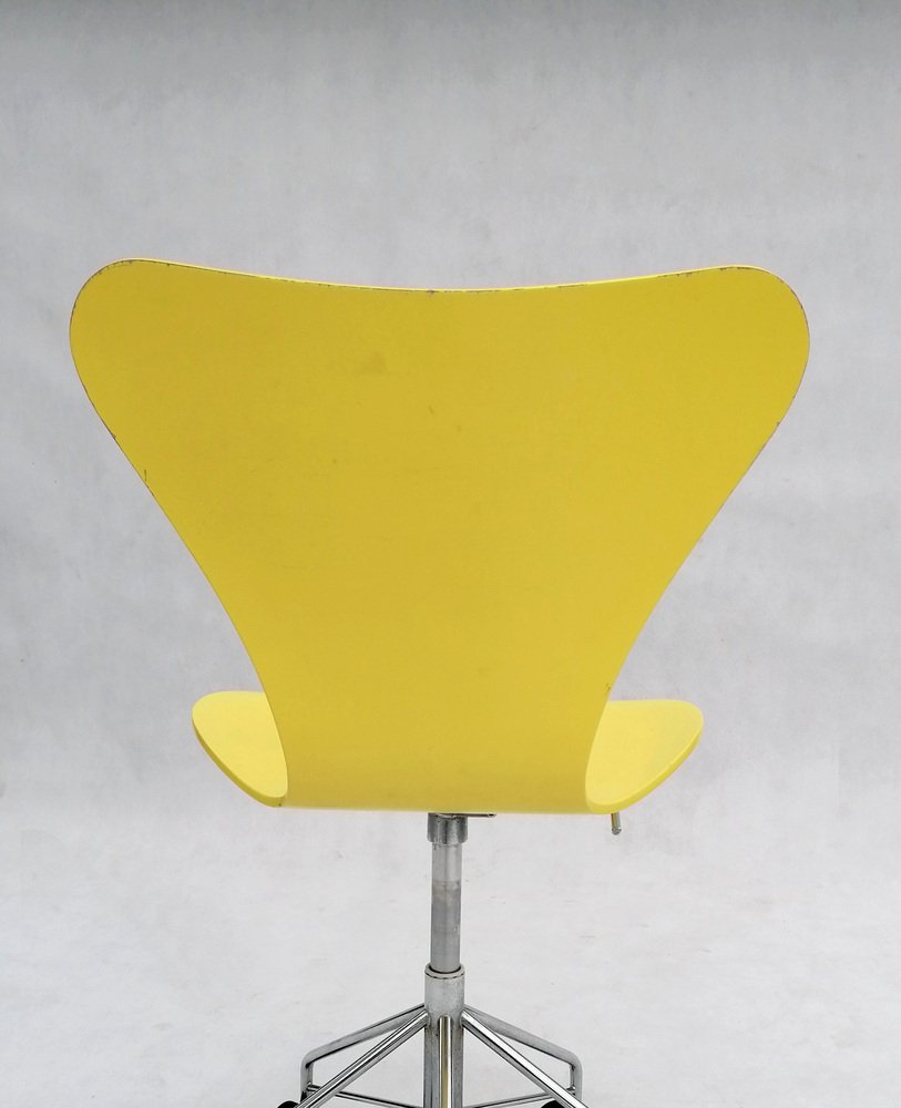 Model 3117 Office Swivel Chair in Yellow by Arne Jacobsen for Fritz Hansen, 1995