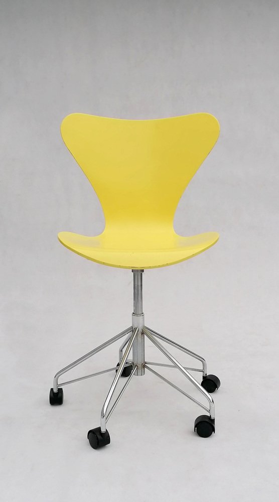 Model 3117 Office Swivel Chair in Yellow by Arne Jacobsen for Fritz Hansen, 1995