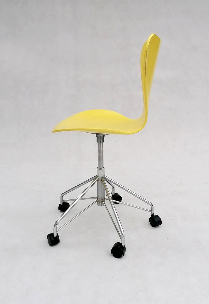 Model 3117 Office Swivel Chair in Yellow by Arne Jacobsen for Fritz Hansen, 1995