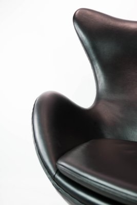 Model 3316 The Egg Chair by Arne Jacobsen and Fritz Hansen, 2001-UY-999255