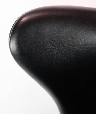 Model 3316 The Egg Chair by Arne Jacobsen and Fritz Hansen, 2001-UY-999255