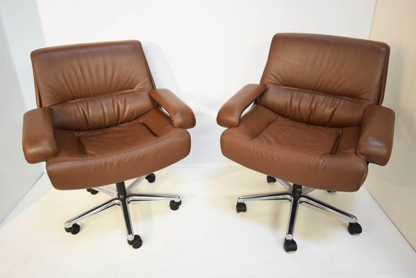 Model P.85 Swivel Chairs in Leather by Giovanni Offredi for Saporiti Italia, Italy, 1980s, Set of 2-WF-1093386