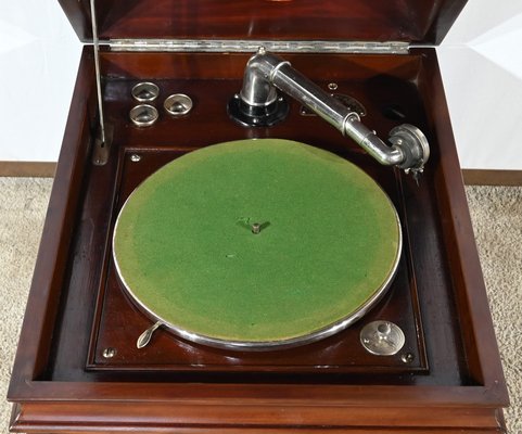 Model VII Phonograph in Mahogany from Silvertone, 1920s-RVK-1819248