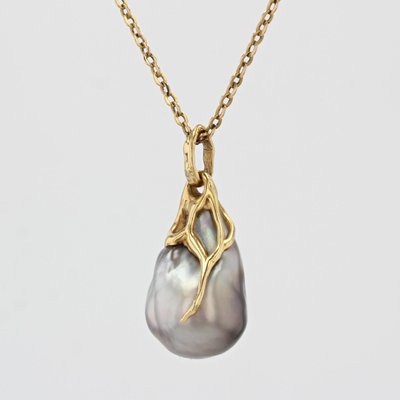 Modern Baroque Grey Pearl 18 Karat Yellow Gold Pendant-OLU-1436475