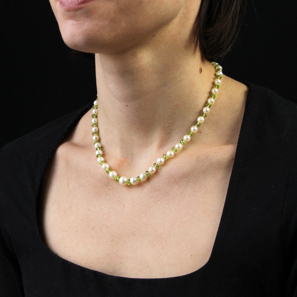 Modern Cultured Pearls Peridots 18 Karat Yellow Gold Clasp Necklace