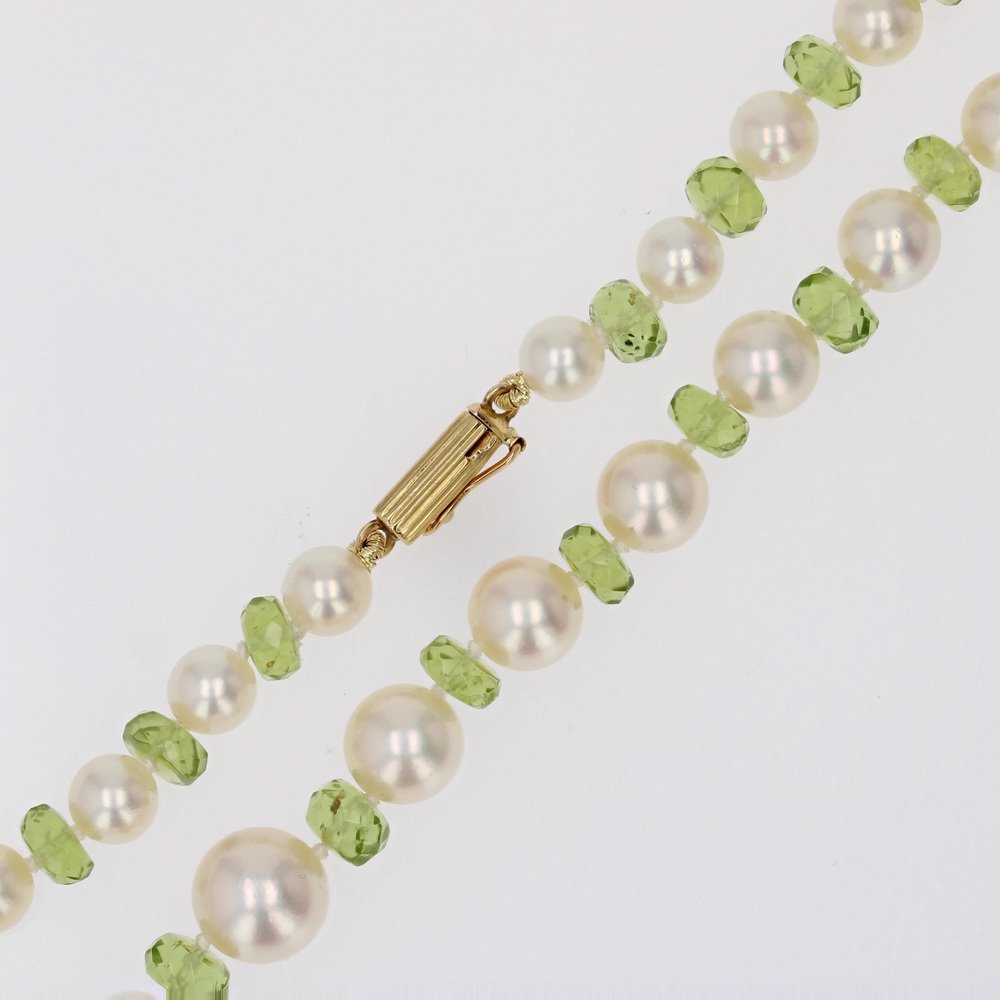 Modern Cultured Pearls Peridots 18 Karat Yellow Gold Clasp Necklace