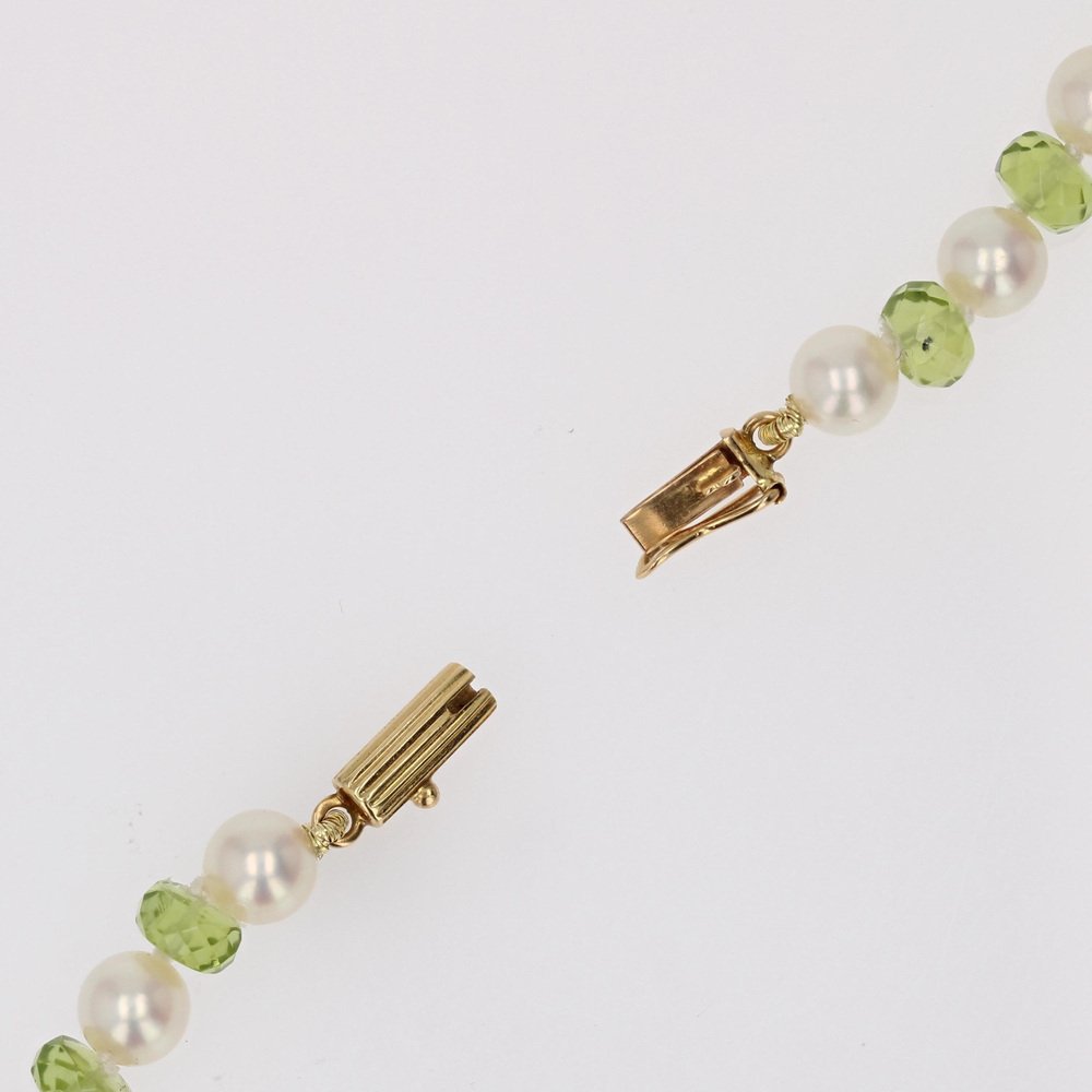 Modern Cultured Pearls Peridots 18 Karat Yellow Gold Clasp Necklace