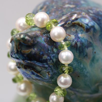 Modern Cultured Pearls Peridots 18 Karat Yellow Gold Clasp Necklace