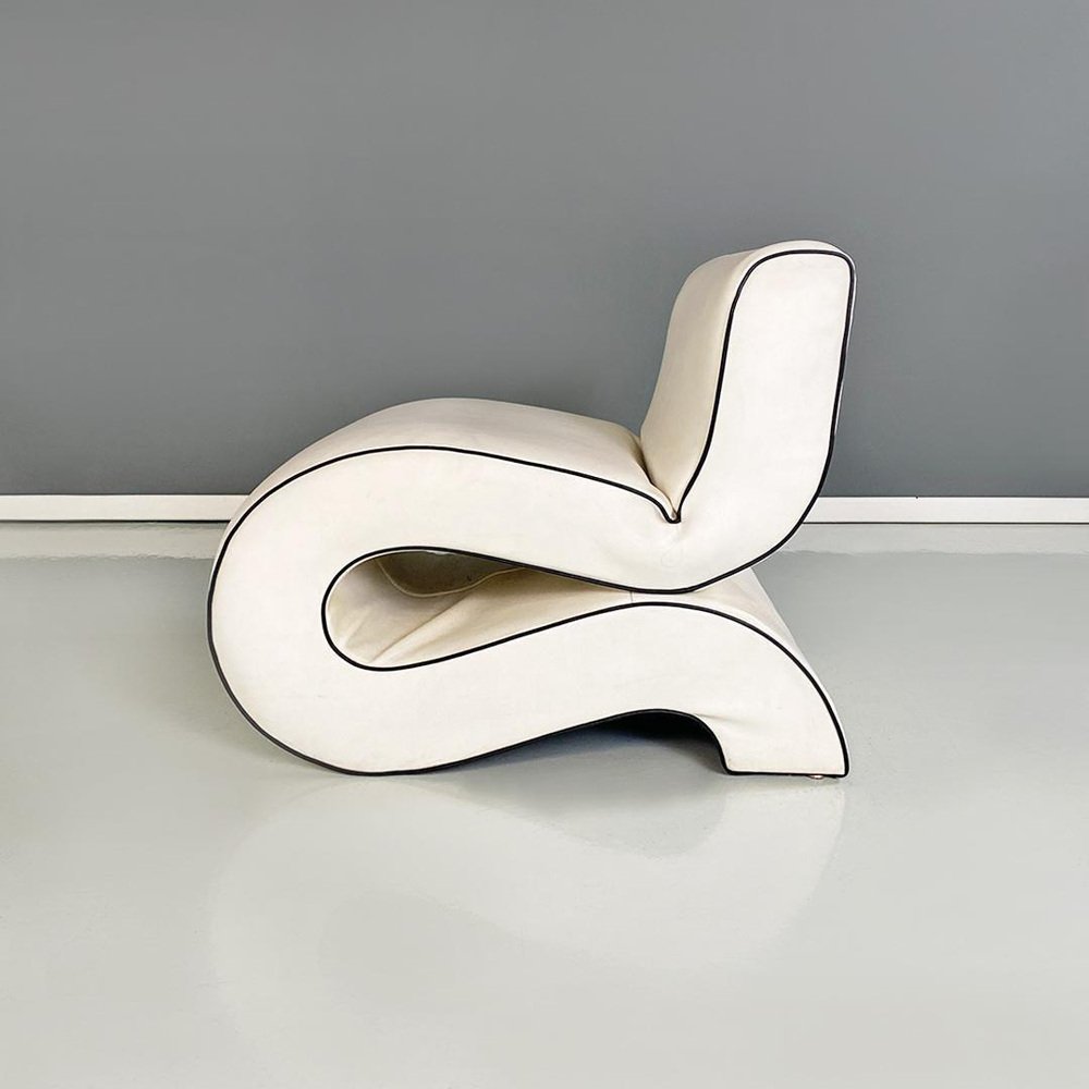 Modern Italian White Leather Curved Armchair attributed to Augusto Betti for Habitat Faenza, 1970s