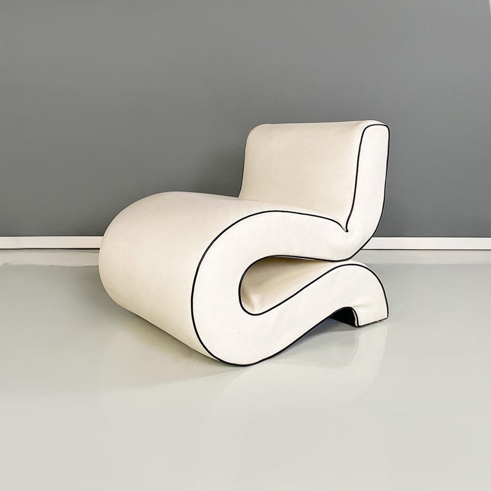 Modern Italian White Leather Curved Armchair attributed to Augusto Betti for Habitat Faenza, 1970s