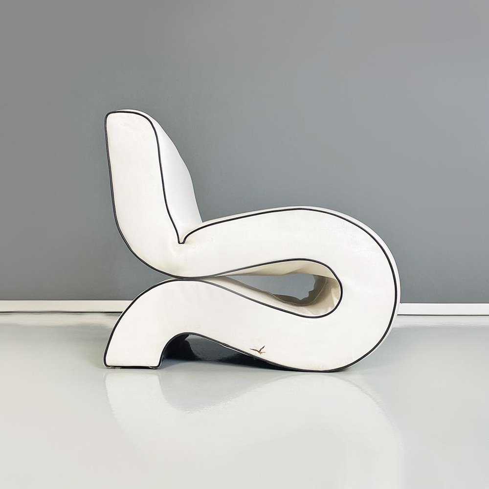 Modern Italian White Leather Curved Armchair attributed to Augusto Betti for Habitat Faenza, 1970s