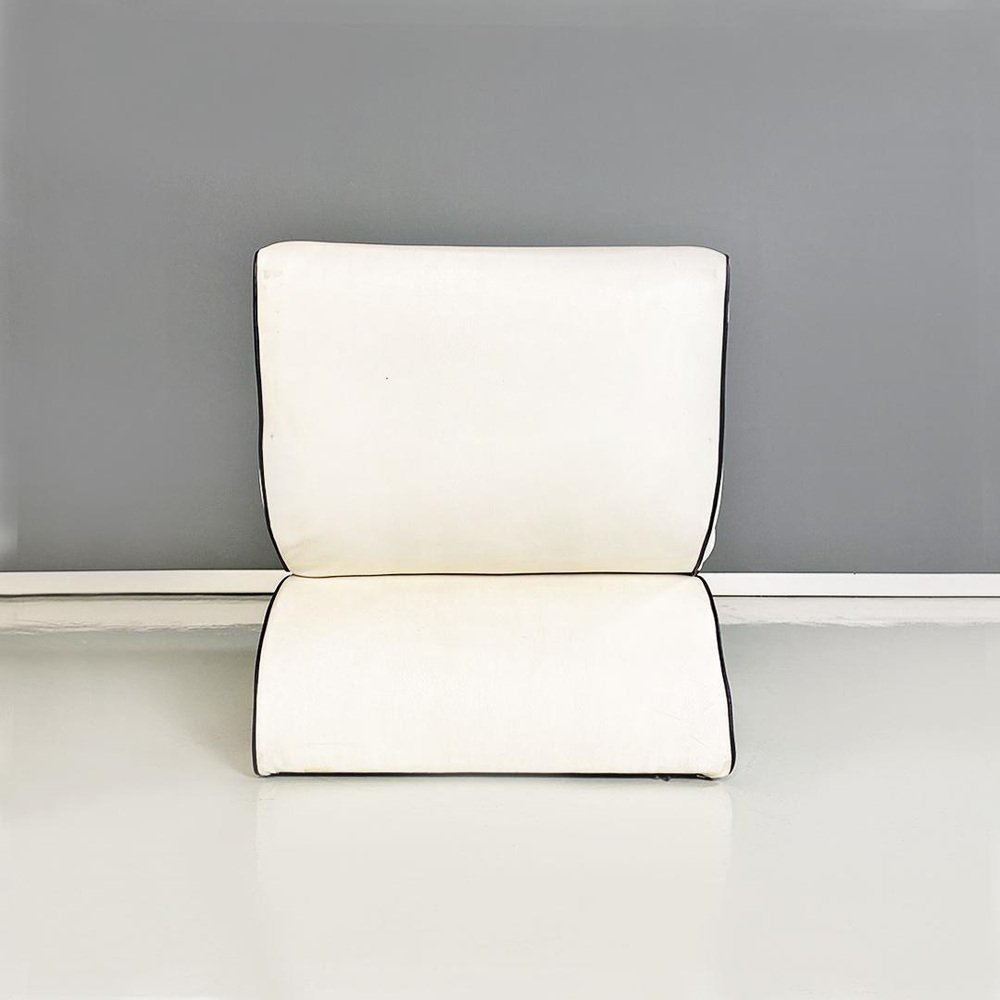 Modern Italian White Leather Curved Armchair attributed to Augusto Betti for Habitat Faenza, 1970s