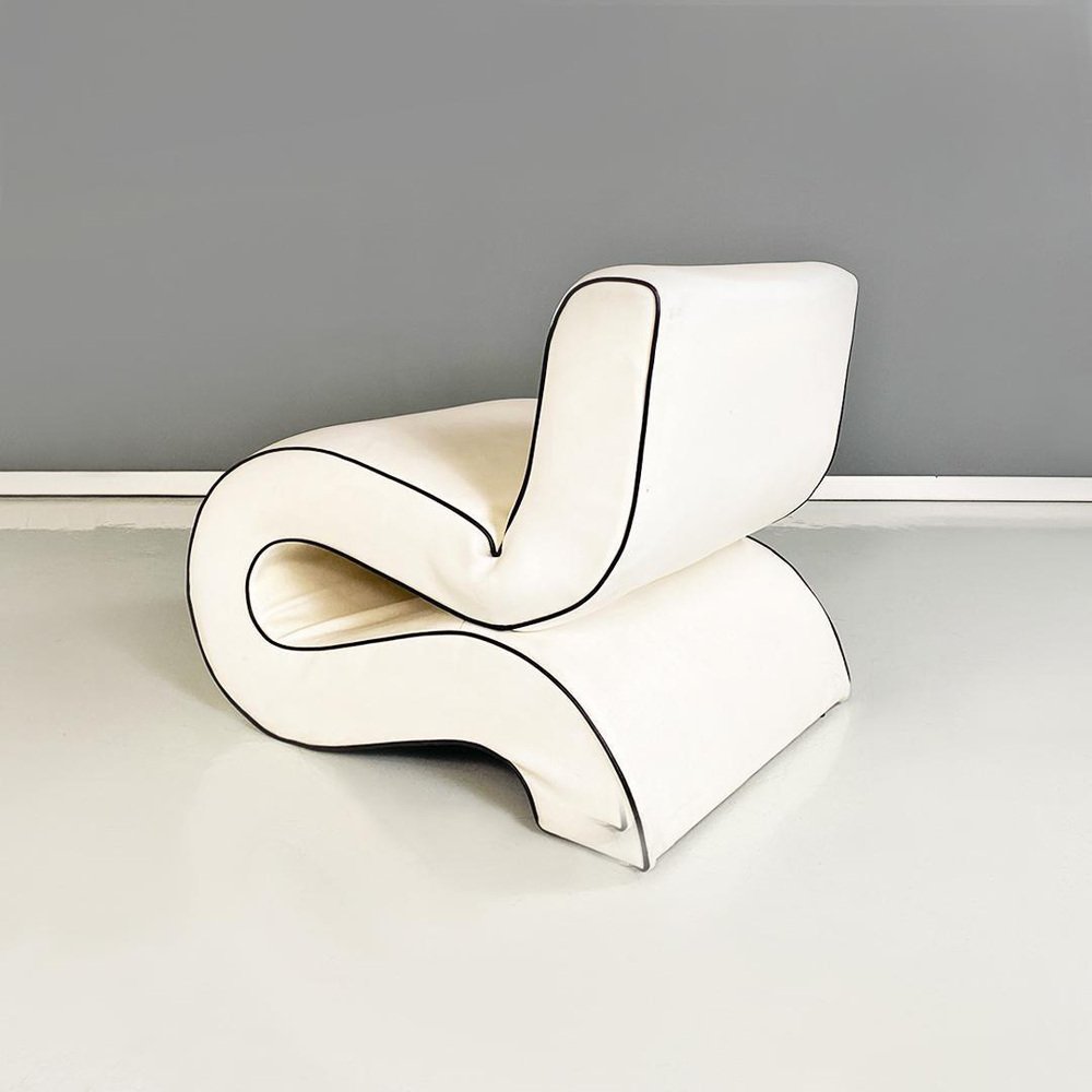 Modern Italian White Leather Curved Armchair attributed to Augusto Betti for Habitat Faenza, 1970s