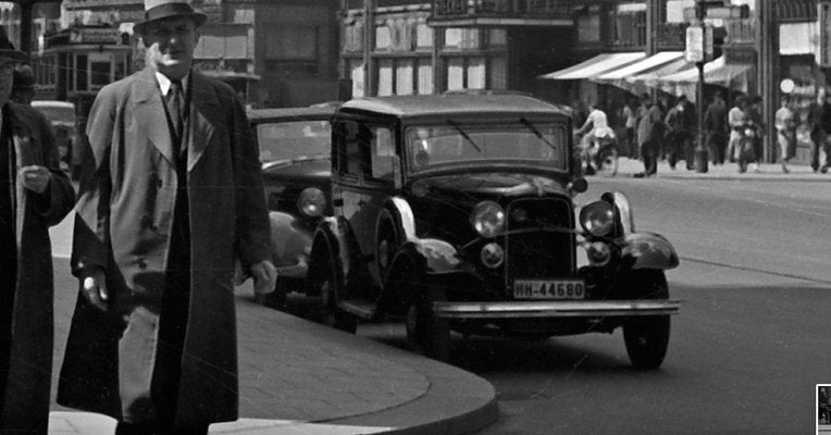 Moenckebergstrasse, City Hall, Cars, People, Hamburg Germany 1938 Printed 2021-DYV-992044