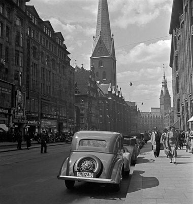 Moenckebergstrasse Hamburg With Cars and People, Germany 1938, Printed 2021-DYV-992038