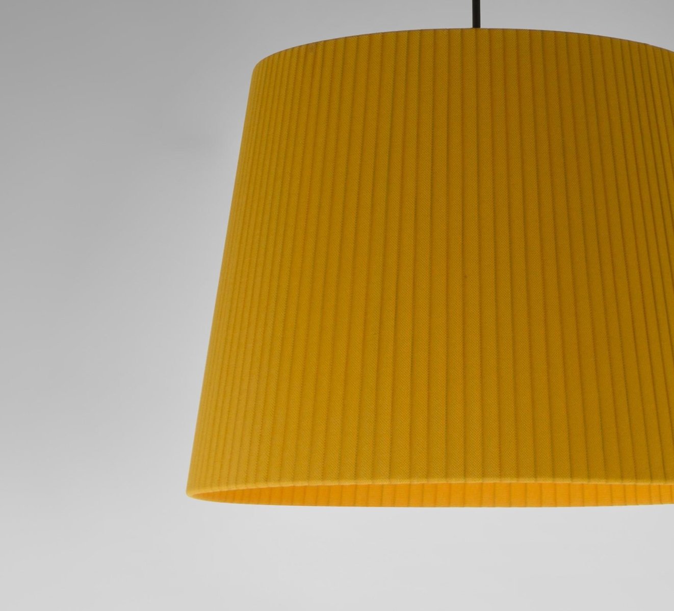 Mustard Sísísí Cónicas GT3 Pendant Lamp by Santa & Cole