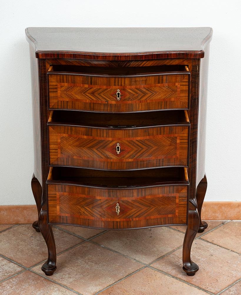 Neapolitan Louis XIV Chest of Drawers in Walnut Burl with Geometric Pattern Inlays, 18th Century