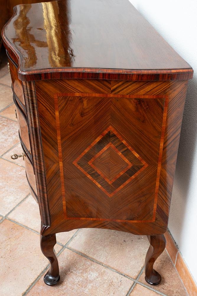 Neapolitan Louis XIV Chest of Drawers in Walnut Burl with Geometric Pattern Inlays, 18th Century