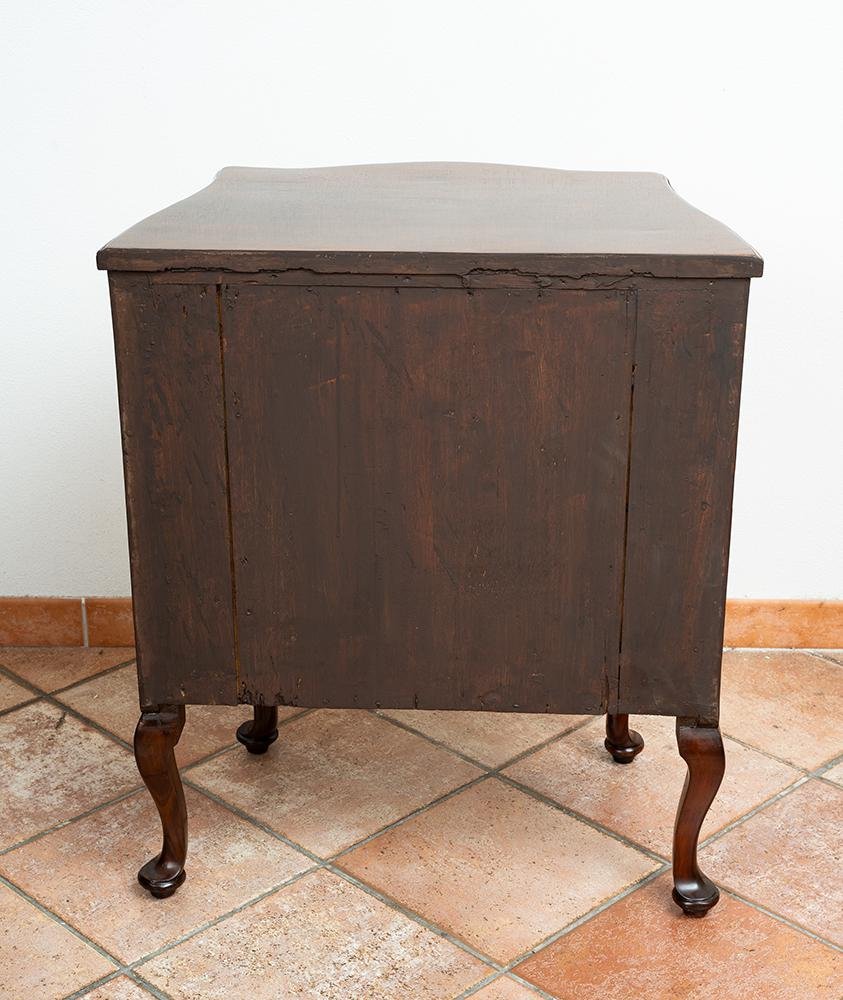 Neapolitan Louis XIV Chest of Drawers in Walnut Burl with Geometric Pattern Inlays, 18th Century