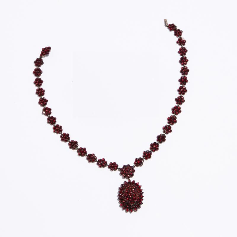 Necklace With Garnets