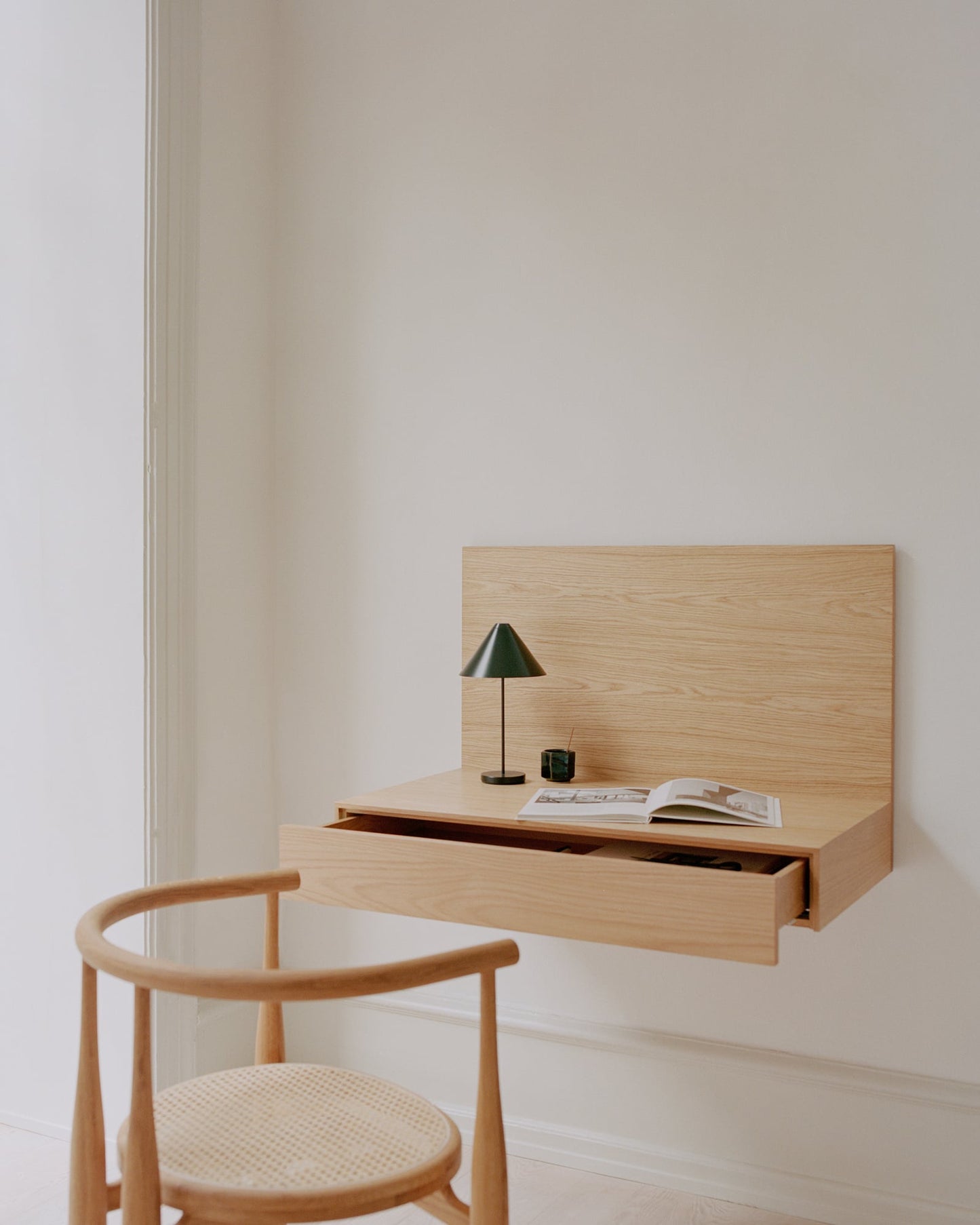 Tana wall mounted desk, oak