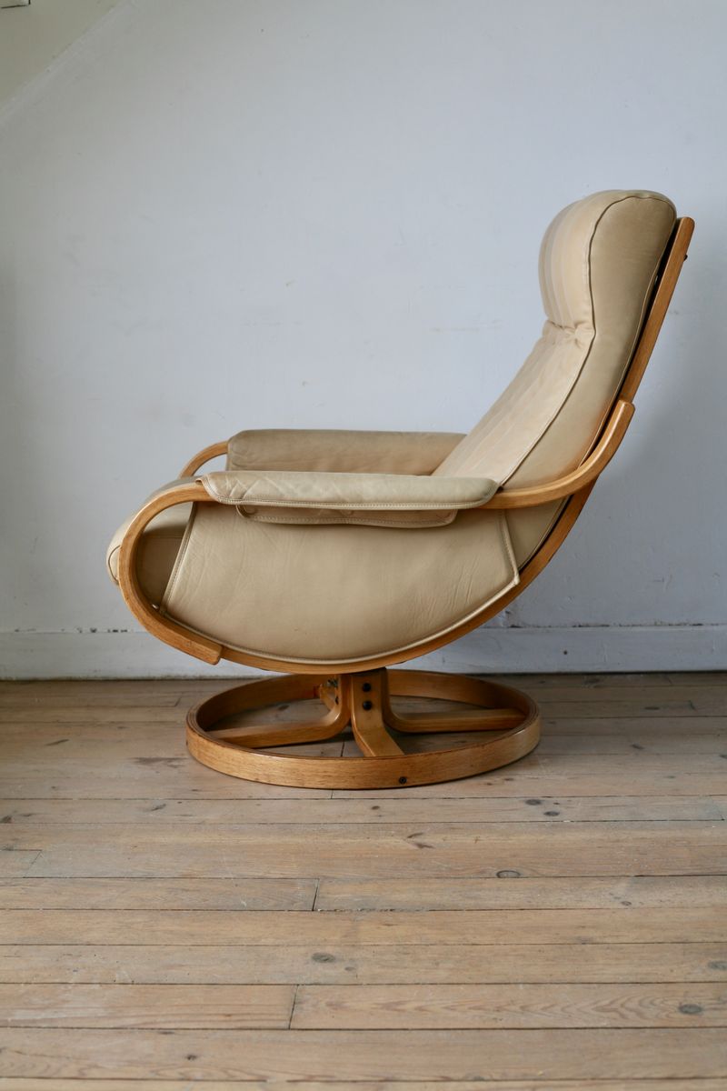 Norwegian Leather and Pine Swivel Chair by Ingmar Relling for Westnofa, 1970s