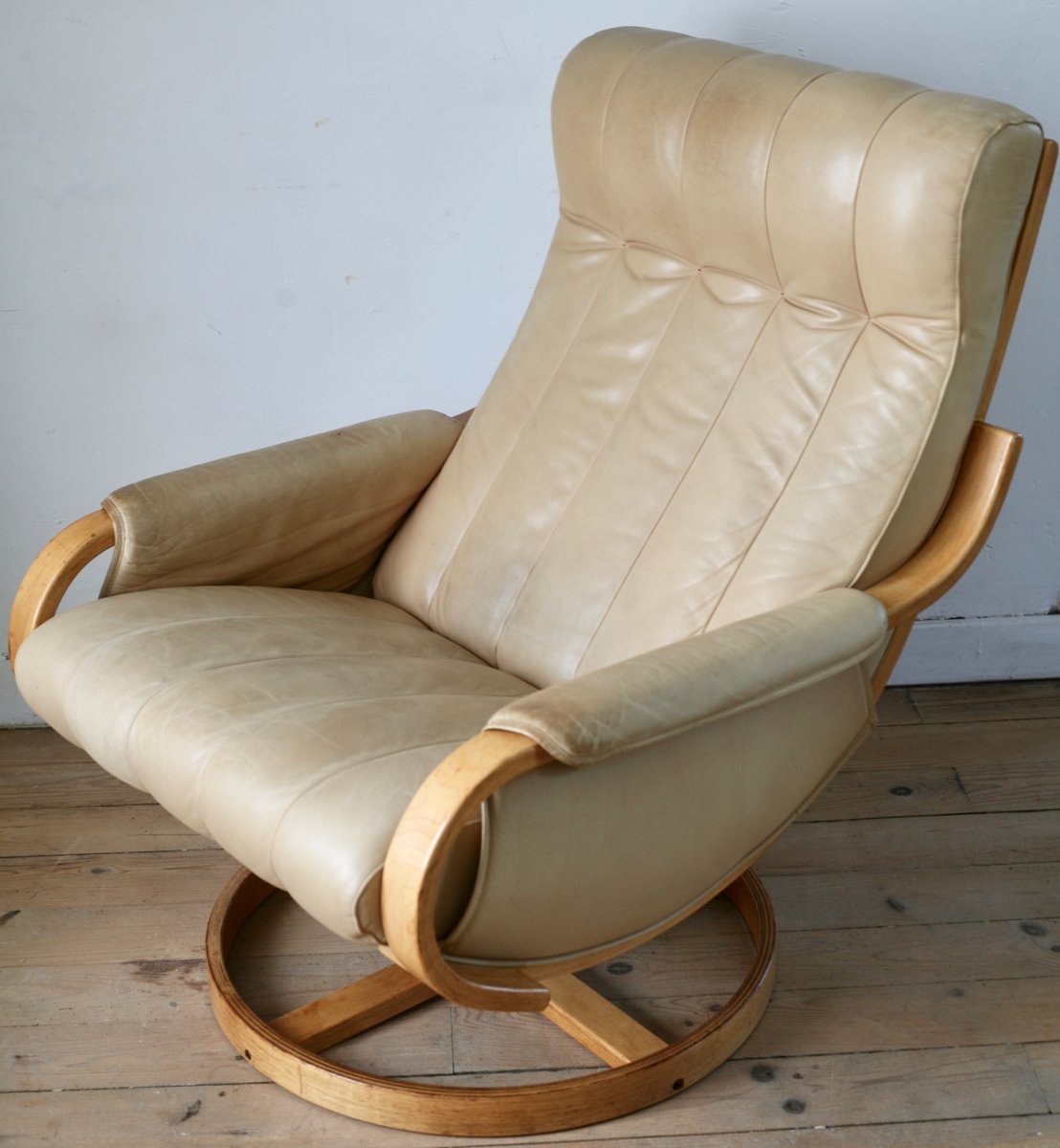 Norwegian Leather and Pine Swivel Chair by Ingmar Relling for Westnofa, 1970s