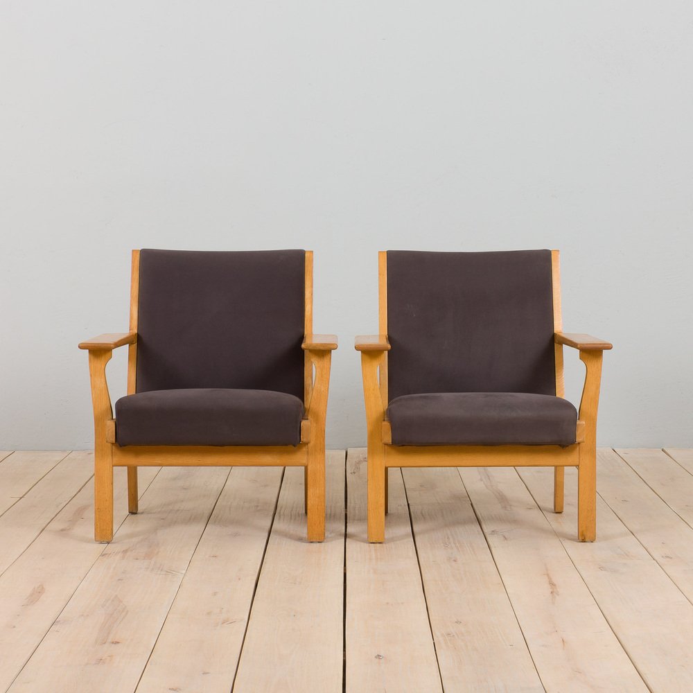 Oak GE 181 Easy Lounge Chairs in Grey Alcantara by Hans J. Wegner for Getama, Denmark, 1970s, Set of 2