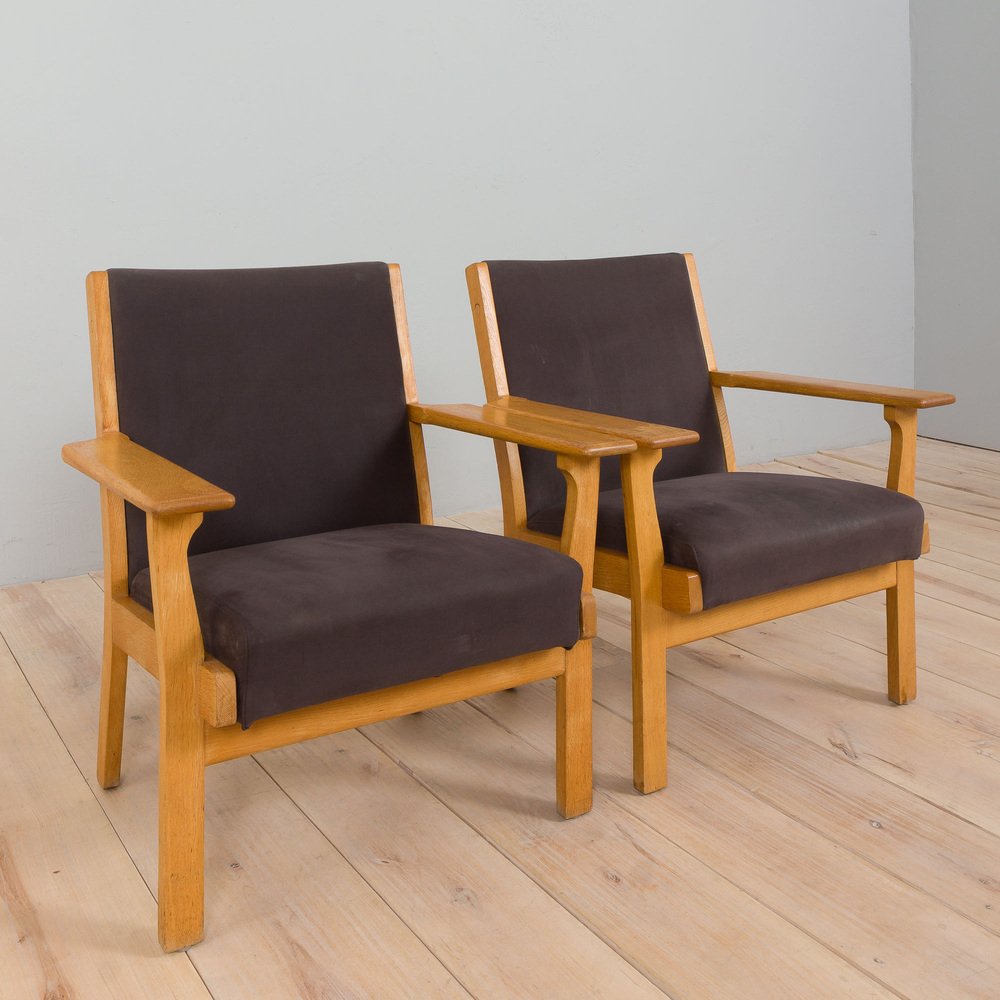 Oak GE 181 Easy Lounge Chairs in Grey Alcantara by Hans J. Wegner for Getama, Denmark, 1970s, Set of 2