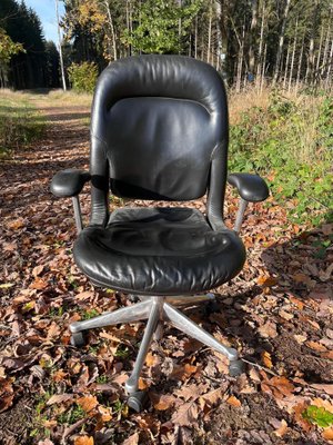 Office Armchair in Leather from Herman Miller-AVC-1452833