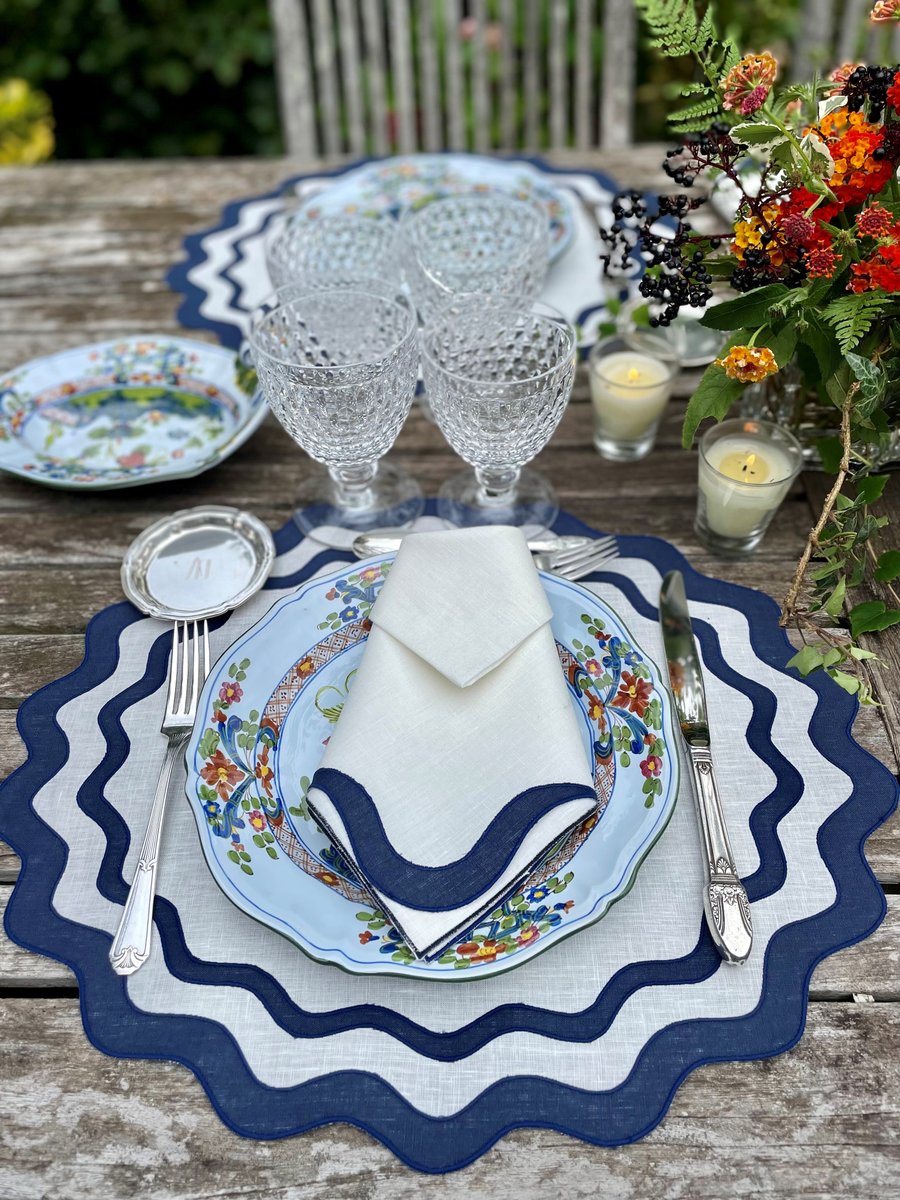 OLAS White and Navy Linen Placemat from Los Encajeros