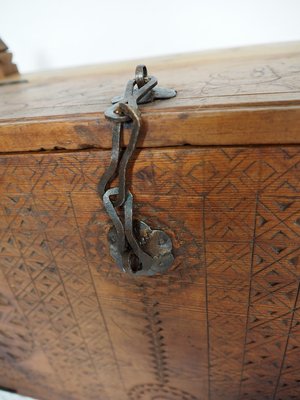 Orient Cedar Wood Treasure Dowry Chest, Nuristan Afghanistan, 1920s-UZN-1393970