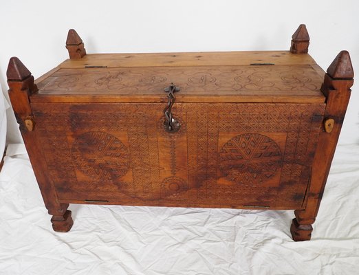 Orient Cedar Wood Treasure Dowry Chest, Nuristan Afghanistan, 1920s-UZN-1393970