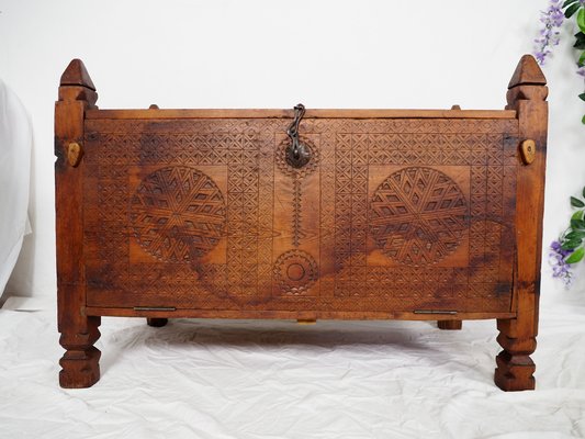 Orient Cedar Wood Treasure Dowry Chest, Nuristan Afghanistan, 1920s-UZN-1393970