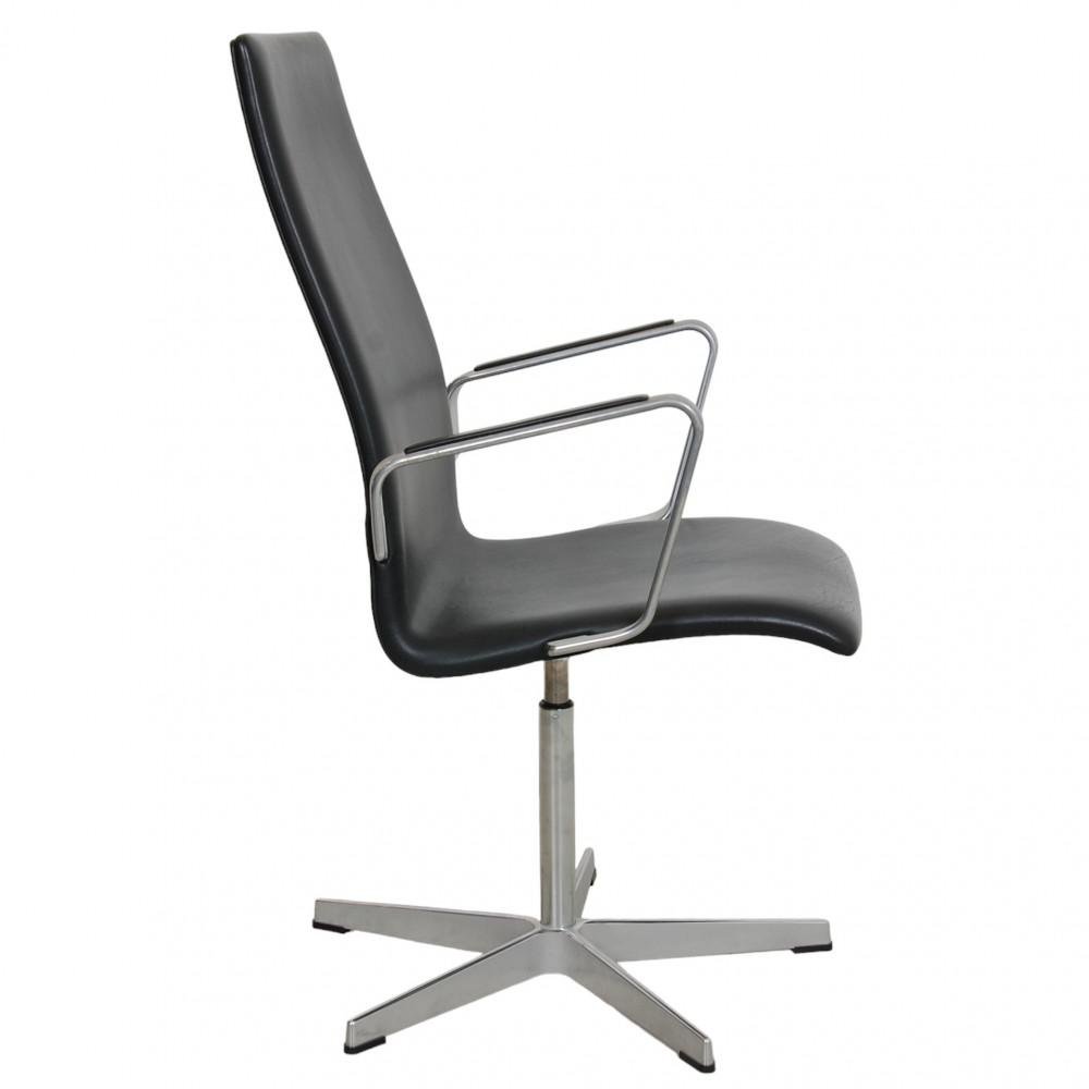 Oxford Chair in Black Leather by Arne Jacobsen