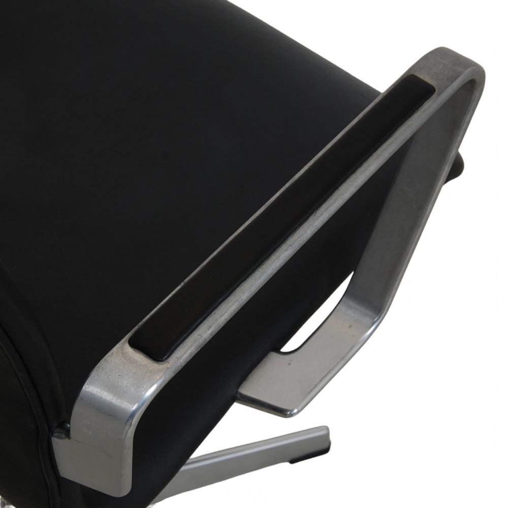 Oxford Chair in Black Leather by Arne Jacobsen