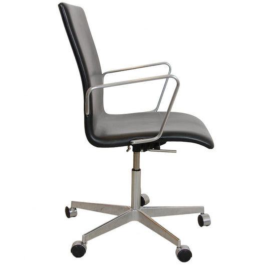 Oxford Office Chair in Black Leather by Arne Jacobsen