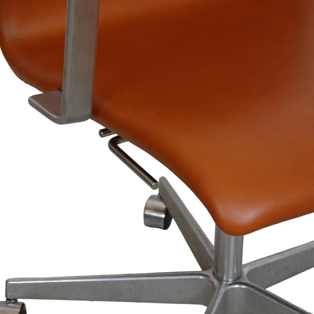 Oxford Office Chair in Walnut Aniline Leather by Arne Jacobsen, 2000s