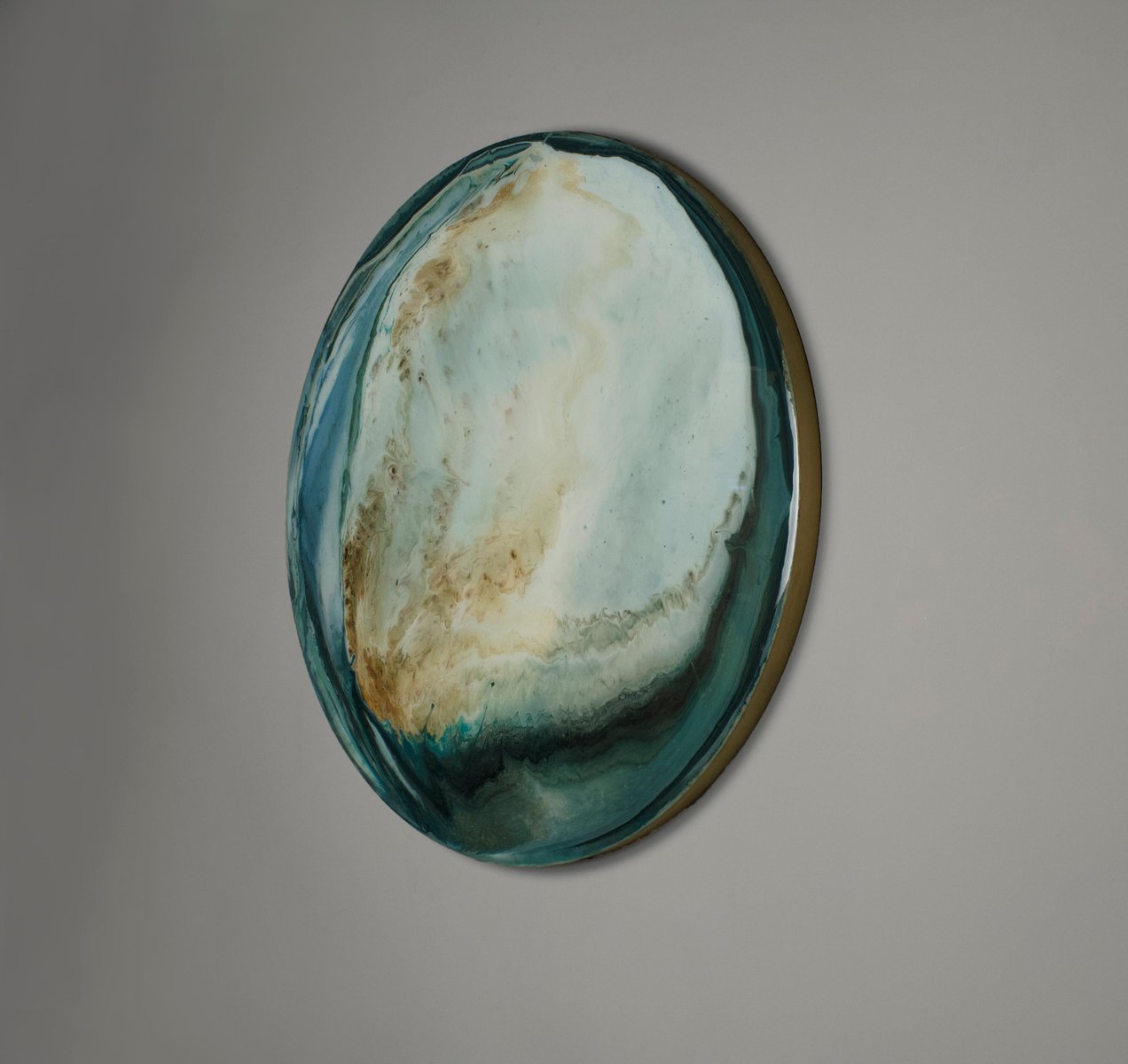 Oxy Oyster Minimalistic Round by Corine Vanvoorbergen