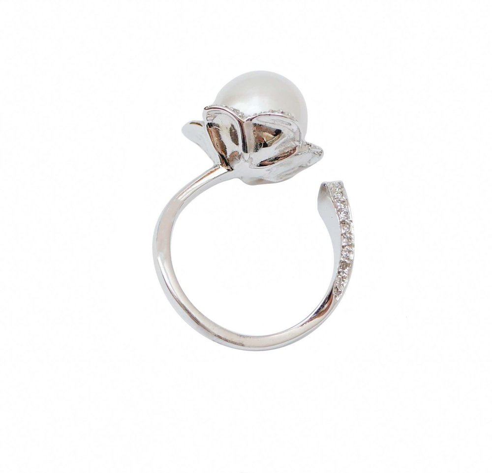 Pearl, Diamonds, 18 Karat White Gold Ring