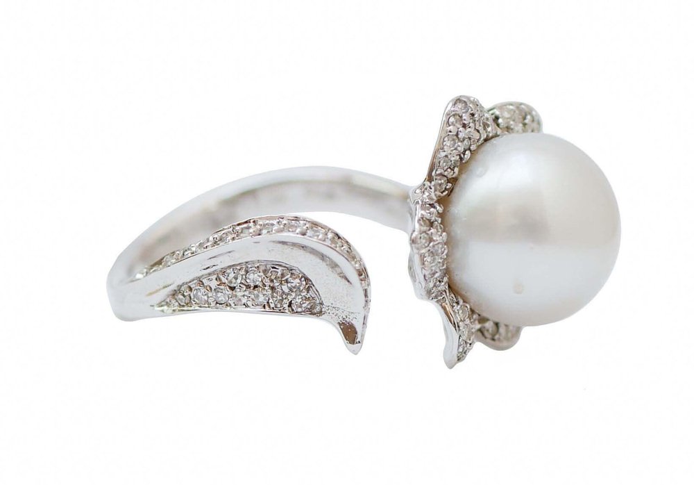 Pearl, Diamonds, 18 Karat White Gold Ring