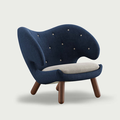 THE PELICAN CHAIR (With Buttons) — Hallingdal | 764 / 110 / Walnut