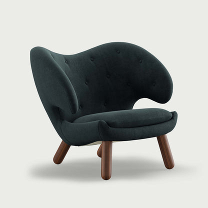 THE PELICAN CHAIR (With Buttons) — Vidar | 182 / Walnut