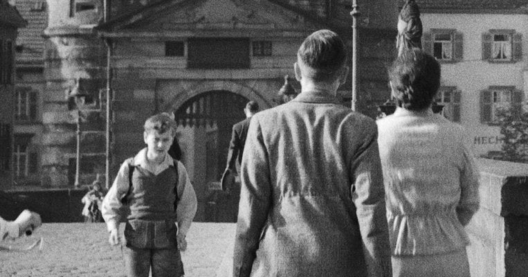 People on Old Bridge at Neckar to Heidelberg, Germany 1936, Printed 2021-DYV-990658