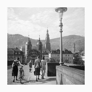 People on Old Bridge at Neckar to Heidelberg, Germany 1936, Printed 2021-DYV-990658