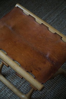 PH41 Folding Stool in Oak and Leather by Poul Hundevad, 1960s-MXF-1764201