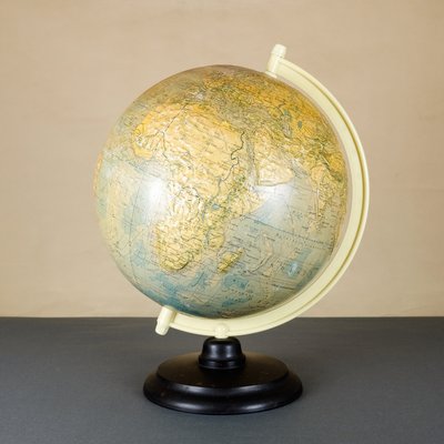 Physical Globe with Relief from Paul Räth Nachf. KG, Leipzig, 1964-YGX-746564