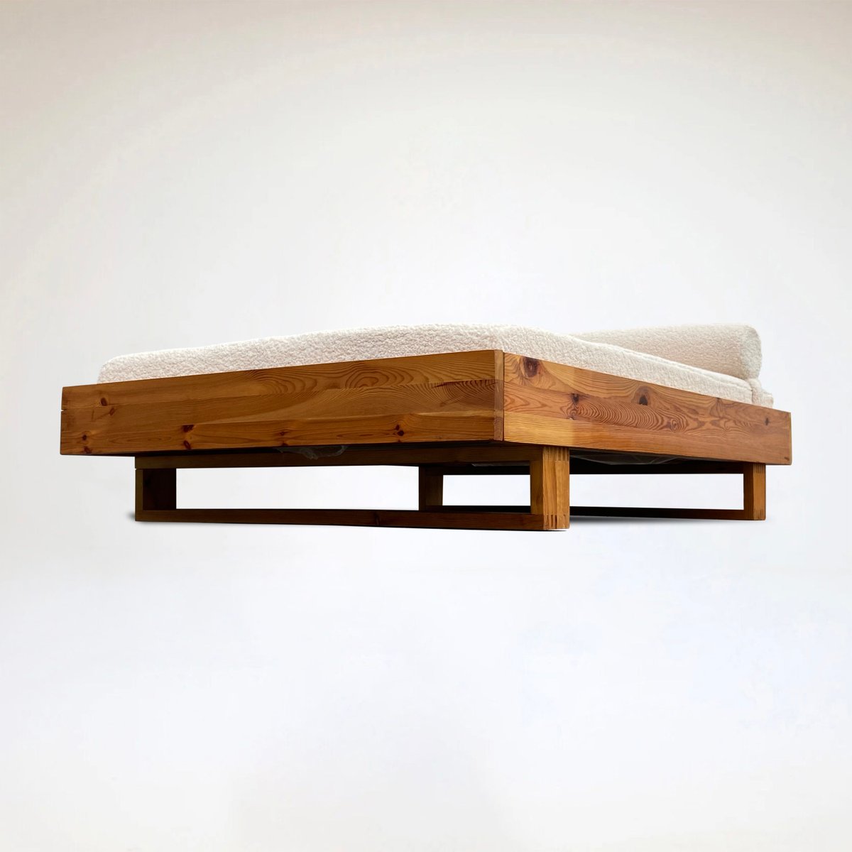 Pine and Bouclé Daybed by Ate Van Apeldoorn for Houtwerk Hattem, 1970s