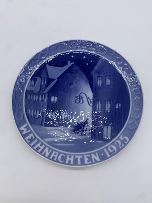 Porcelain Christmas Plate Man with Christmas Tree from Royal Copenhagen, 1925-BZB-2031500